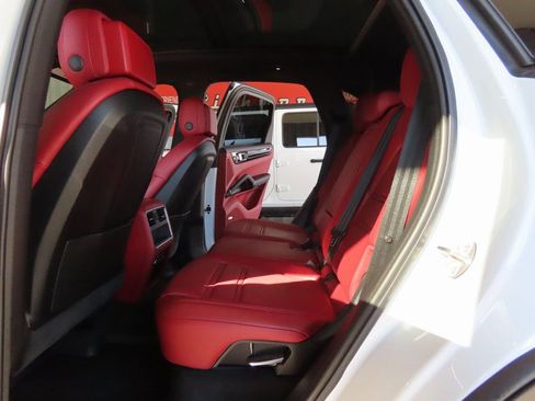 Used 2019 Porsche Cayenne AWD/4WD image 26