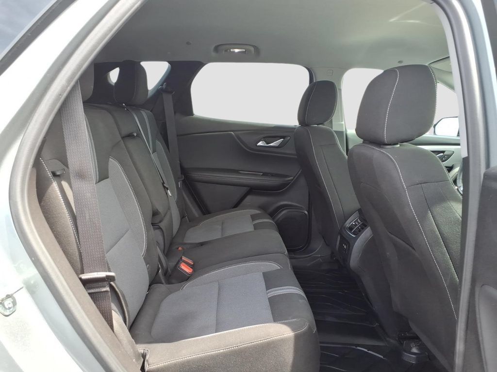 Used 2024 Chevrolet Blazer LT w/ Convenience Package FWD image 11