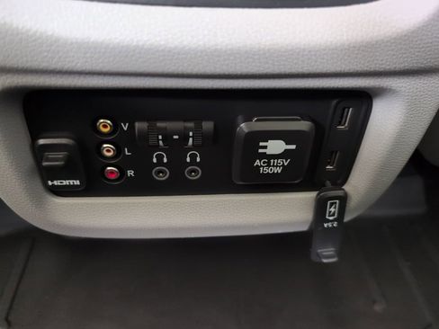 Used 2018 Honda Pilot Elite image 39