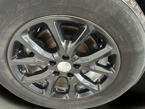 Used 2015 Jeep Cherokee Latitude w/ Cold Weather Group image 7