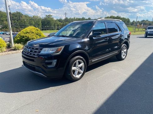 Used 2016 Ford Explorer XLT w/ Equipment Group 202A AWD/4WD image 3
