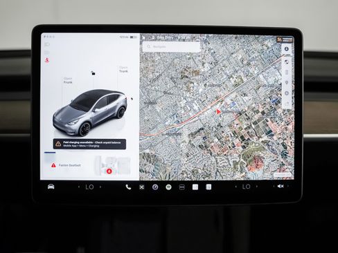 Used 2024 Tesla Model Y Performance image 18