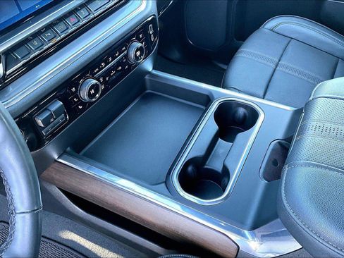 Used 2024 Chevrolet Silverado 2500 High Country w/ Technology Package image 16