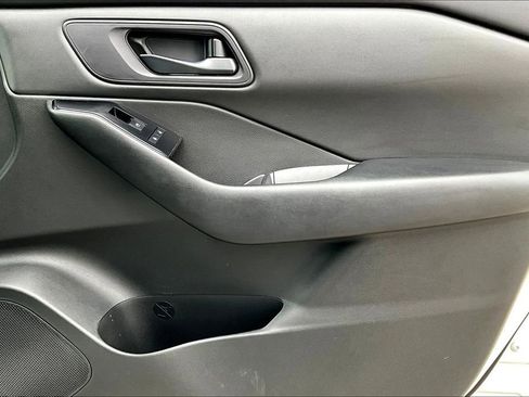 Used 2024 Nissan Rogue S image 22