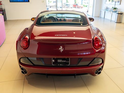 Used 2010 Ferrari California RWD image 32