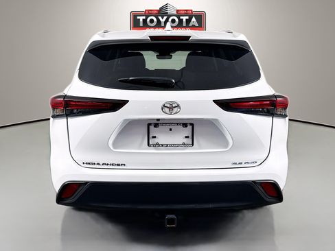 Certified 2024 Toyota Highlander XLE AWD/4WD image 6
