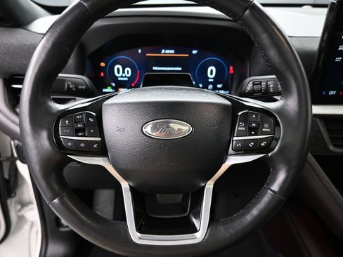 Certified 2025 Ford Explorer Platinum w/ Ultimate Package image 15