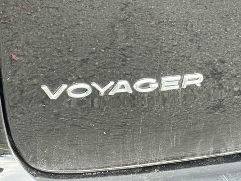 Used 2024 Chrysler Voyager LX image 9
