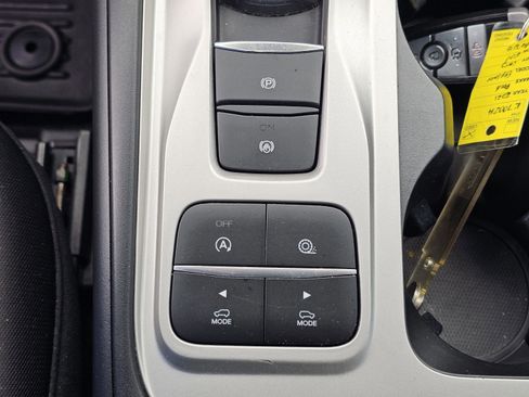 Used 2021 Ford Explorer XLT image 28