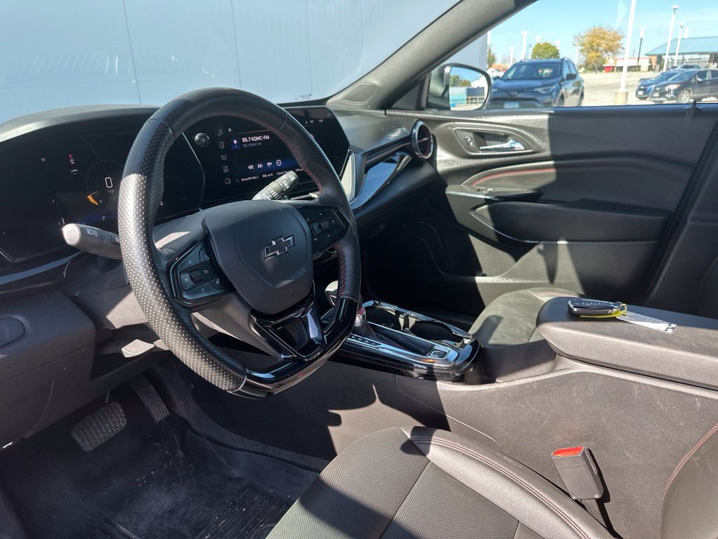 Used 2025 Chevrolet Trax RS w/ Driver Confidence Package FWD image 15