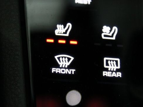 Used 2023 Porsche Cayenne S image 33