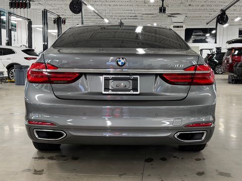 Used 2017 BMW 740i RWD image 9