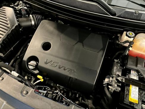 Used 2022 Chevrolet Traverse LT image 36