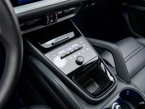 Certified 2025 Porsche Cayenne image 13