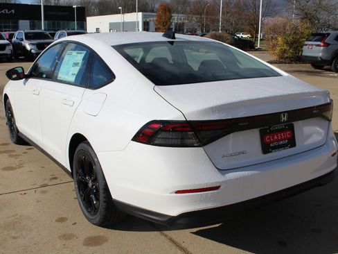 New 2025 Honda Accord SE image 5