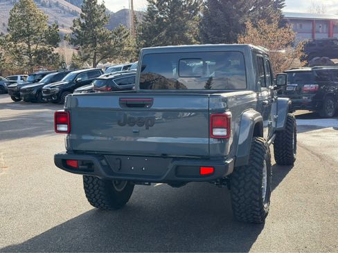 New 2025 Jeep Gladiator Sport image 8