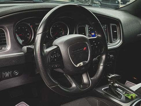 Used 2019 Dodge Charger SXT AWD/4WD image 2