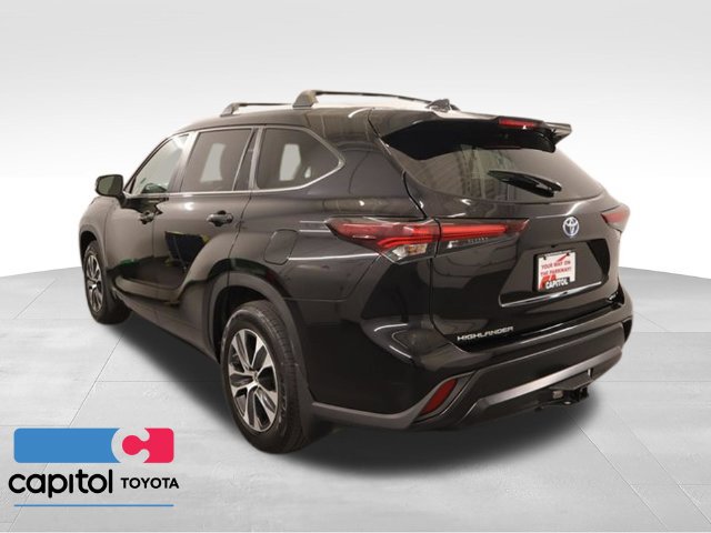 Used 2024 Toyota Highlander XLE AWD/4WD image 4