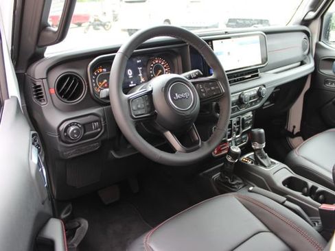 Used 2026 Jeep Gladiator Rubicon AWD/4WD image 17