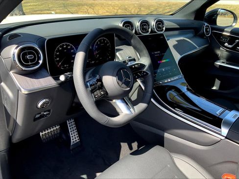Certified 2025 Mercedes-Benz GLC 300 4MATIC image 9