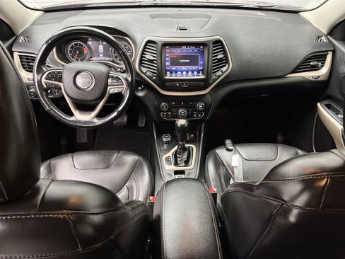 Used 2018 Jeep Cherokee Limited AWD/4WD image 4