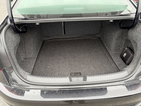 Certified 2025 Volkswagen Jetta SE image 15