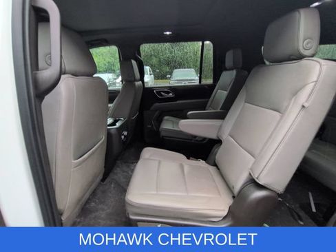Used 2023 GMC Yukon XL SLT w/ SLT Luxury Package AWD/4WD image 10