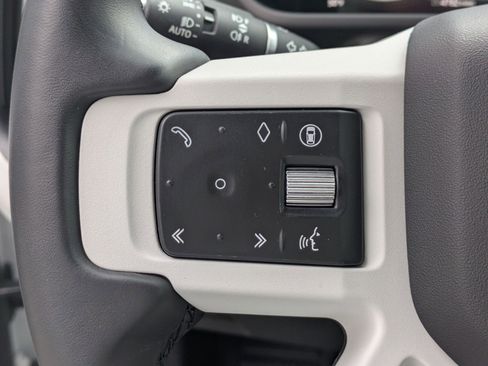 Used 2025 Land Rover Defender 130 X-Dynamic SE AWD/4WD image 19