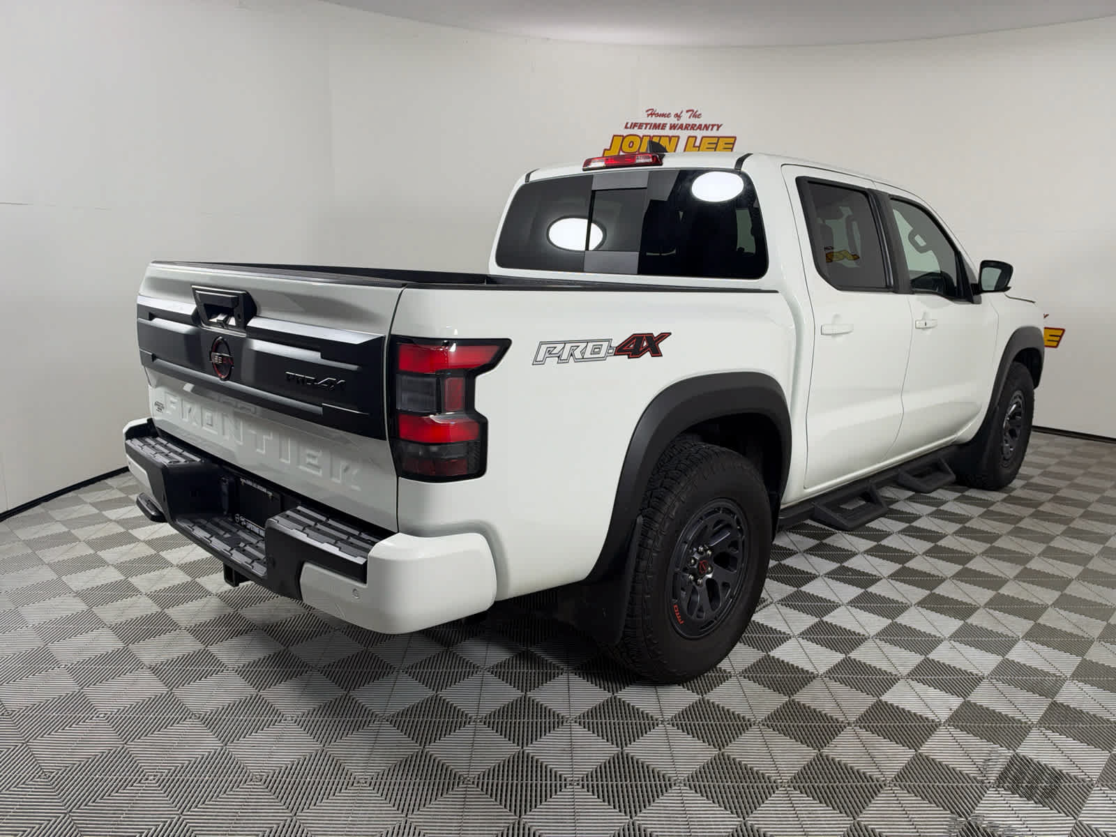Certified 2025 Nissan Frontier PRO-4X AWD/4WD image 6