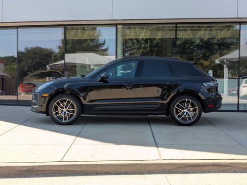 Certified 2026 Porsche Macan AWD/4WD image 2