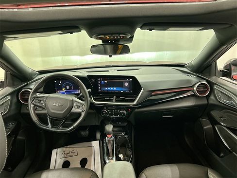 Used 2024 Chevrolet Trax RS w/ Sunroof Package image 18