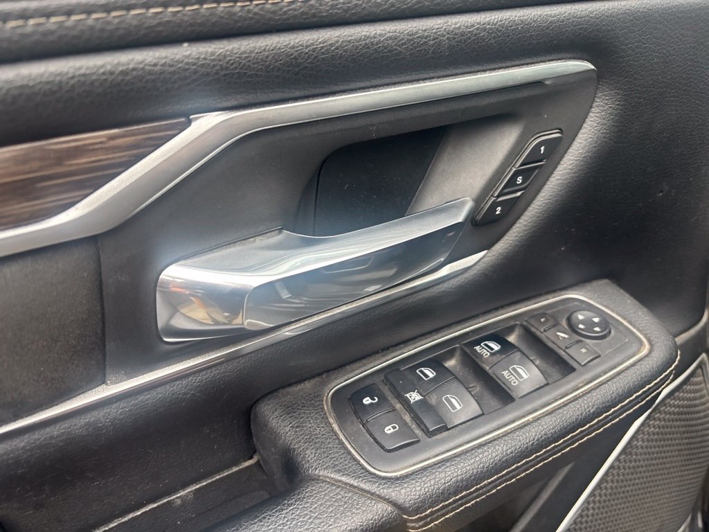 Used 2019 RAM 1500 Laramie AWD/4WD image 11