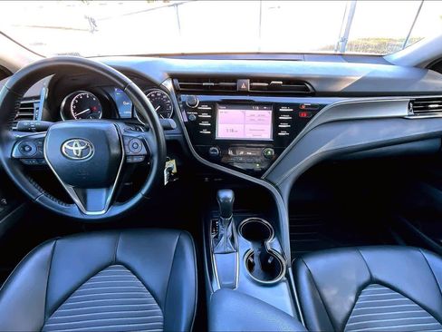 Used 2019 Toyota Camry SE image 16