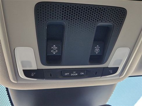 Used 2023 Honda Pilot Touring image 21