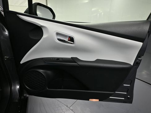 Used 2022 Toyota Prius LE FWD image 43