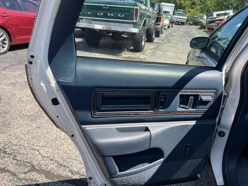 Used 1991 Buick Roadmaster Estate RWD image 15