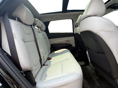 Used 2025 Hyundai Tucson Limited AWD/4WD image 18