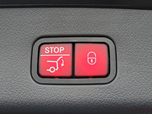 Used 2023 Mercedes-Benz GLC 300 4MATIC image 9