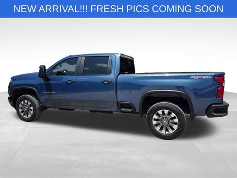 Used 2025 Chevrolet Silverado 2500 Custom w/ Custom Value Package AWD/4WD image 4