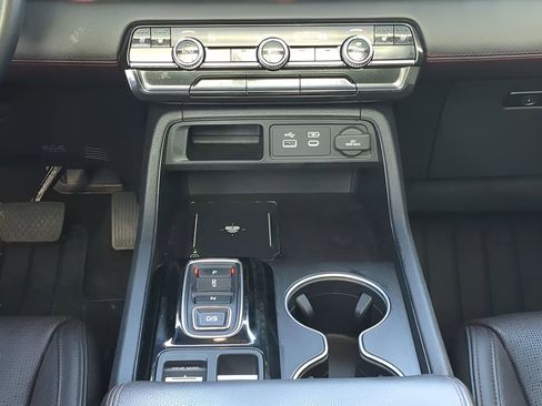 Used 2025 Honda Pilot Black Edition image 18