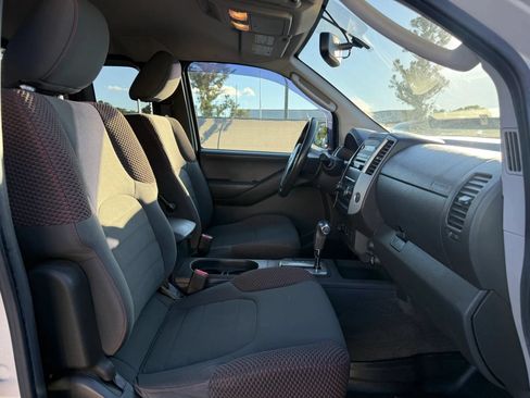 Used 2010 Nissan Frontier PRO-4X AWD/4WD image 18