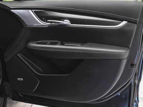 Used 2024 Cadillac XT6 Sport image 12