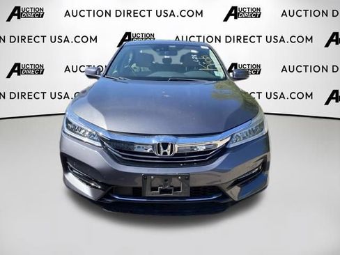 Used 2017 Honda Accord Touring image 2