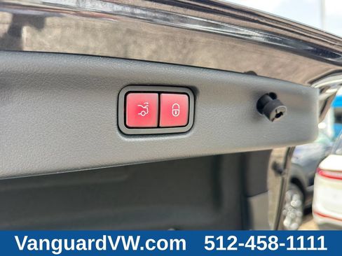 Used 2022 Mercedes-Benz C 300 4MATIC Sedan w/ Digital Light Package image 12