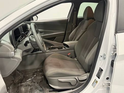Used 2024 Hyundai Elantra SE FWD image 14