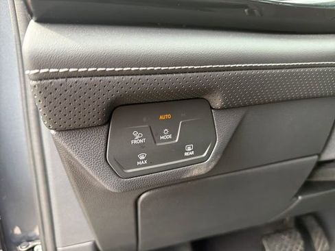 Used 2025 Volkswagen Atlas SE AWD/4WD image 19