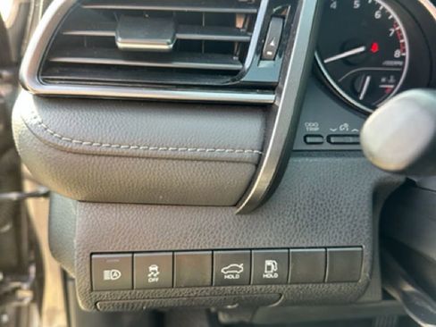 Used 2024 Toyota Camry SE image 12