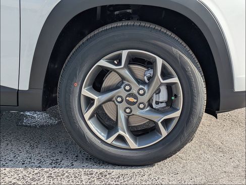 New 2026 Chevrolet Trax LT w/ Driver Confidence Package FWD image 12