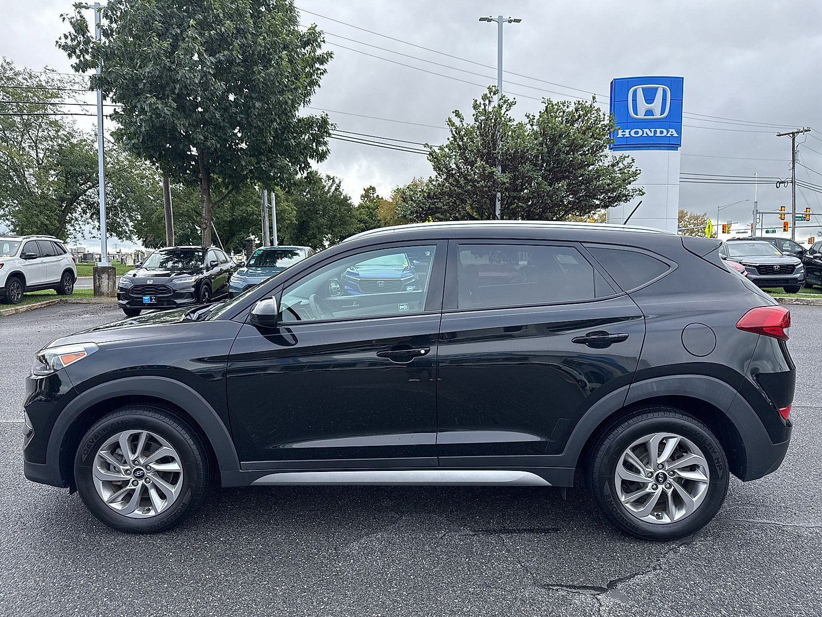 Used 2017 Hyundai Tucson SE w/ SE Popular Package 02 AWD/4WD image 2