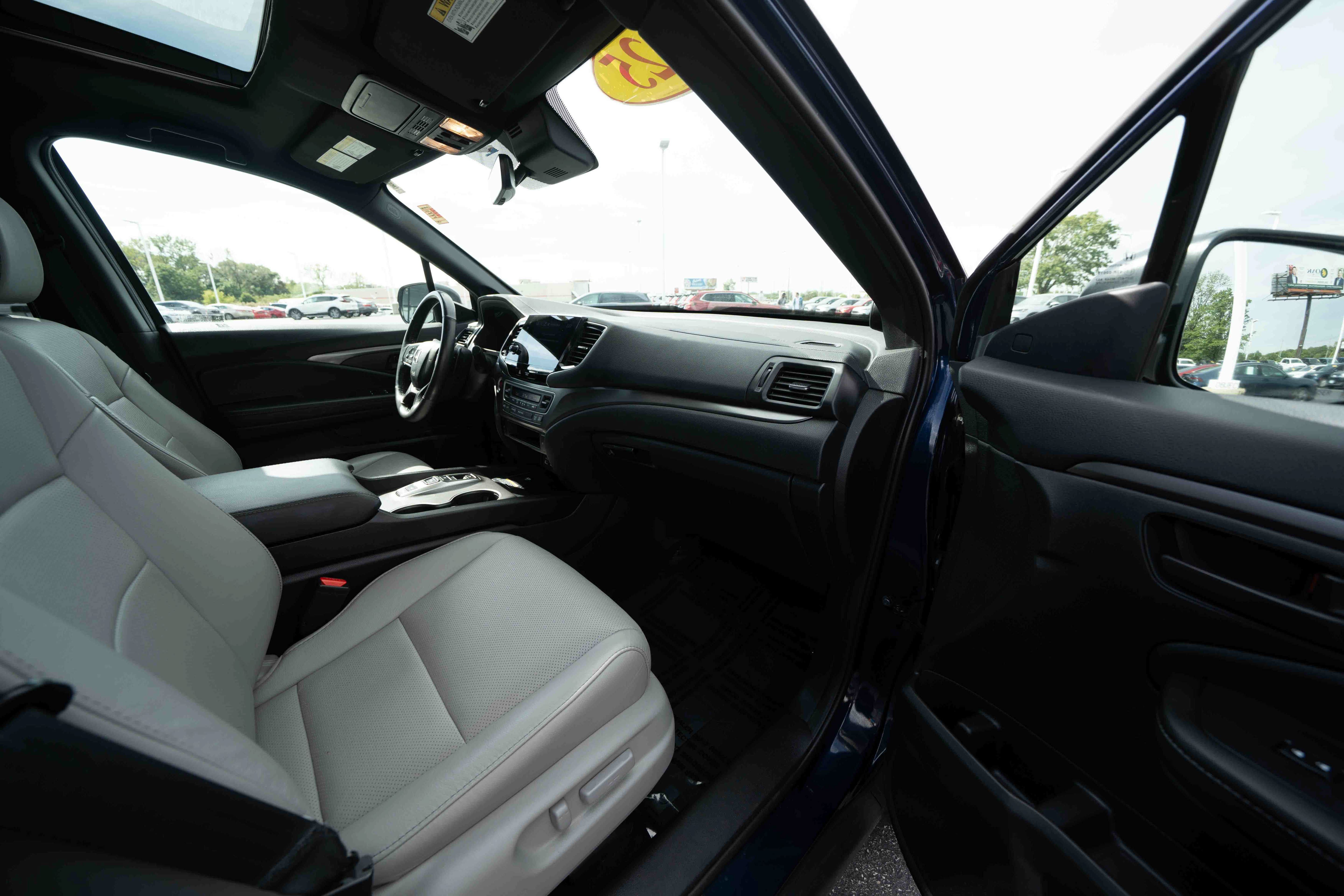 Used 2025 Honda Passport EX-L image 26